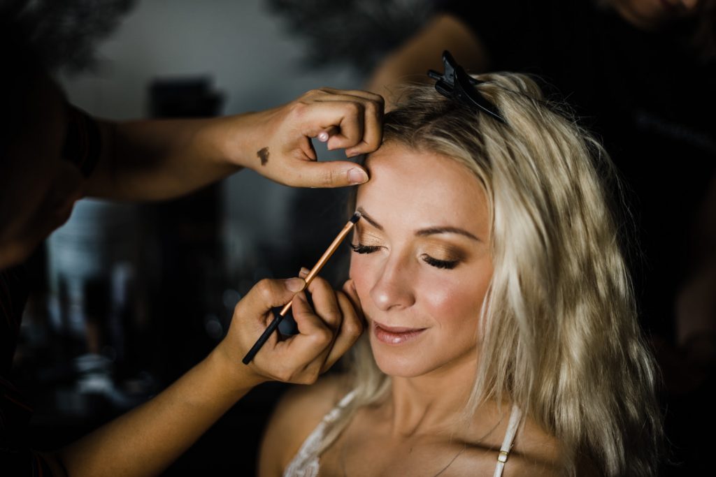 Make up artist applied make up to bride